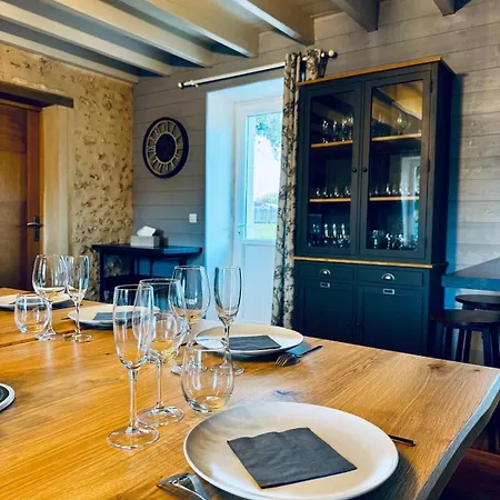 Avec Piscine Et Charme Poitevin * Saint-Sauvant (Vienne)