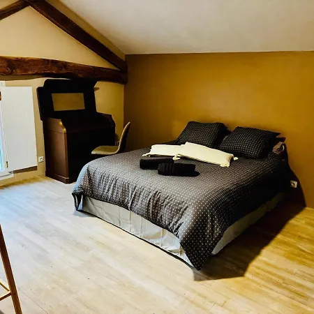 Avec Piscine Et Charme Poitevin 펜션 *