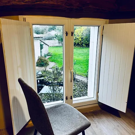 펜션 Avec Piscine Et Charme Poitevin *