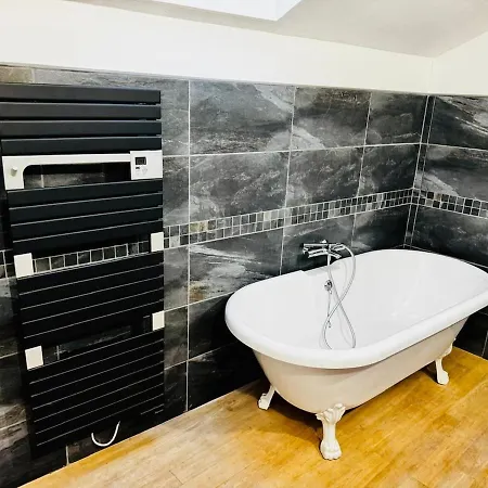 Avec Piscine Et Charme Poitevin 펜션 *